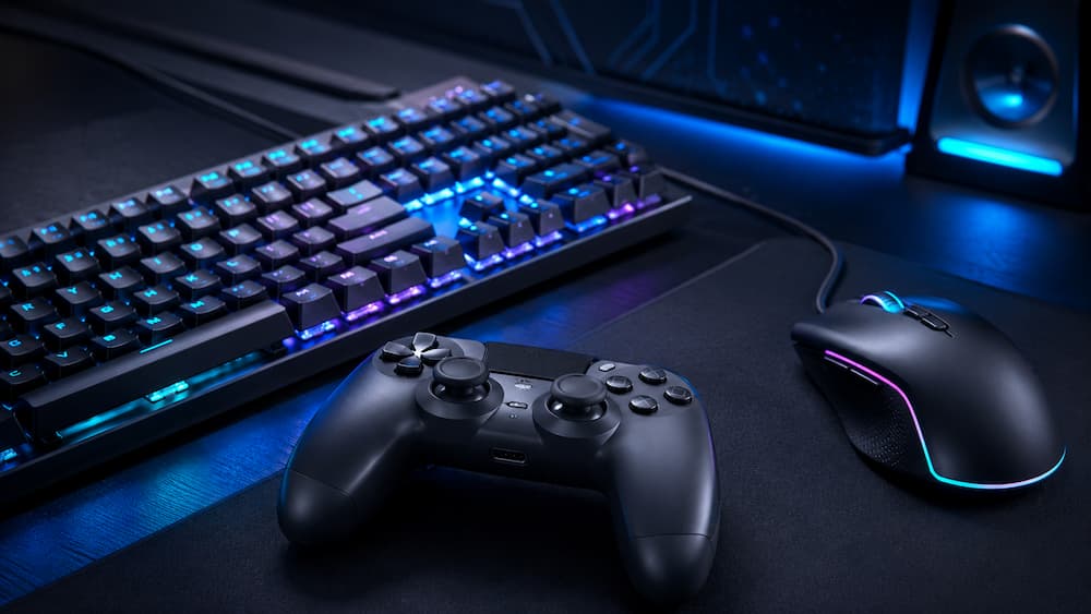 Ilustrație originală pentru articolul Cum reduci input lag-ul în jocuri: setări utile pe PC, monitor și rețea